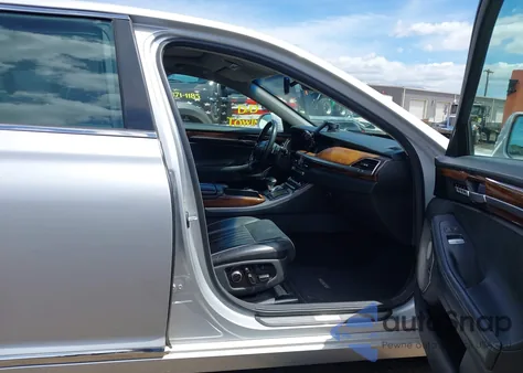 2017 Genesis G90 3.3T Premium z USA, uszkodzony, nr VIN KMHG34JA9HU024771